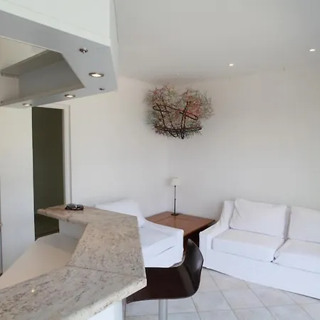 Poolhouse Maison Angelvin شقة *